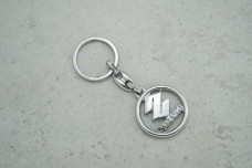 Брелок Suzuki металевий