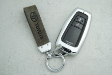 Чохол Toyota сірий шкіра + метал, універсальний