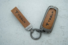 Чохол Tesla сірий коричневий метал шкіра