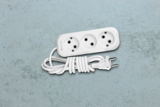 Подовжувач ElectroHouse 5 м, 3 гнізда, білий (без заземлення)