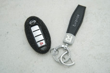 Чохол Nissan малі стрази чорний