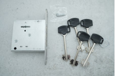 Замок врізний CLASS 0404 лат. ключ (з додатковим механізмом)