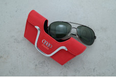 Авточохол AUDI для окулярів червоний