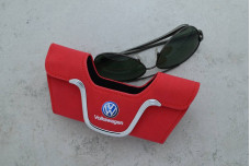 Авточохол VW для окулярів червоний