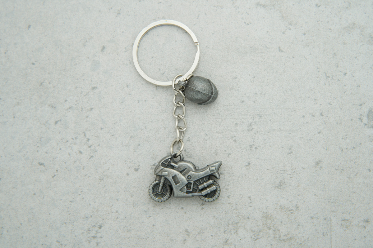 Брелок Мотоцикл з шоломом, металевий