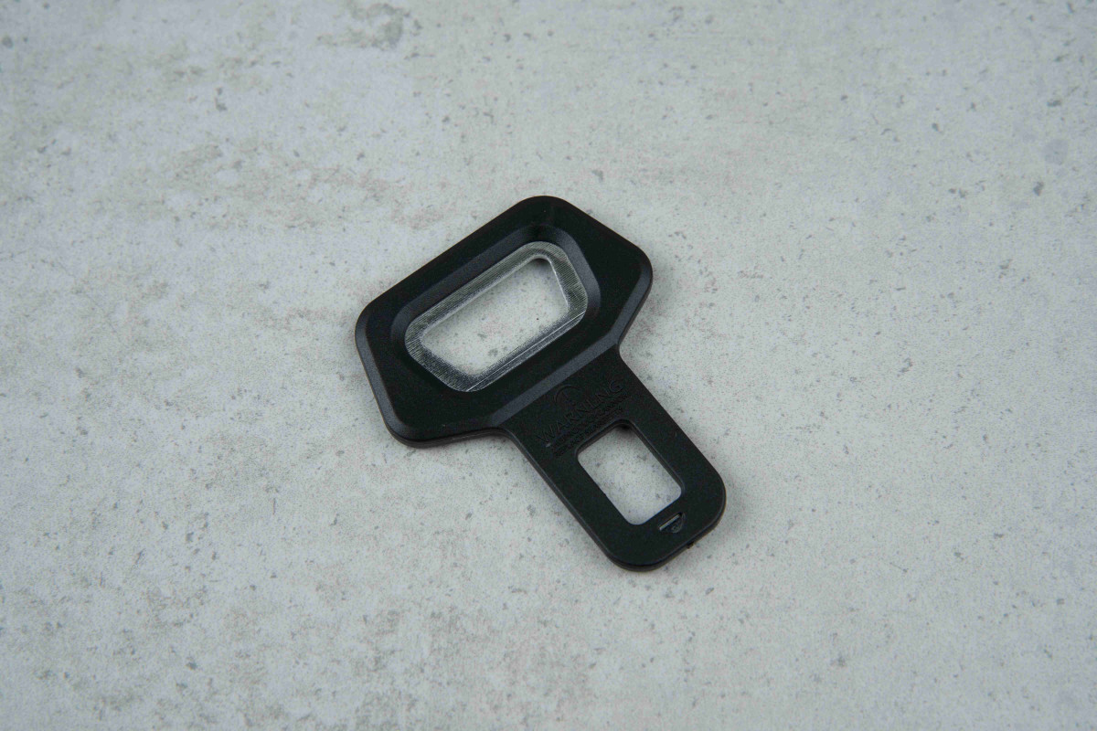 Заглушка VMBO ремня безпеки (метал у пластику) 1шт