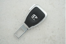 Заглушка ременя безпеки метал HONDA цинк.сплав+шкіра+вхід під ремінь (тип5)