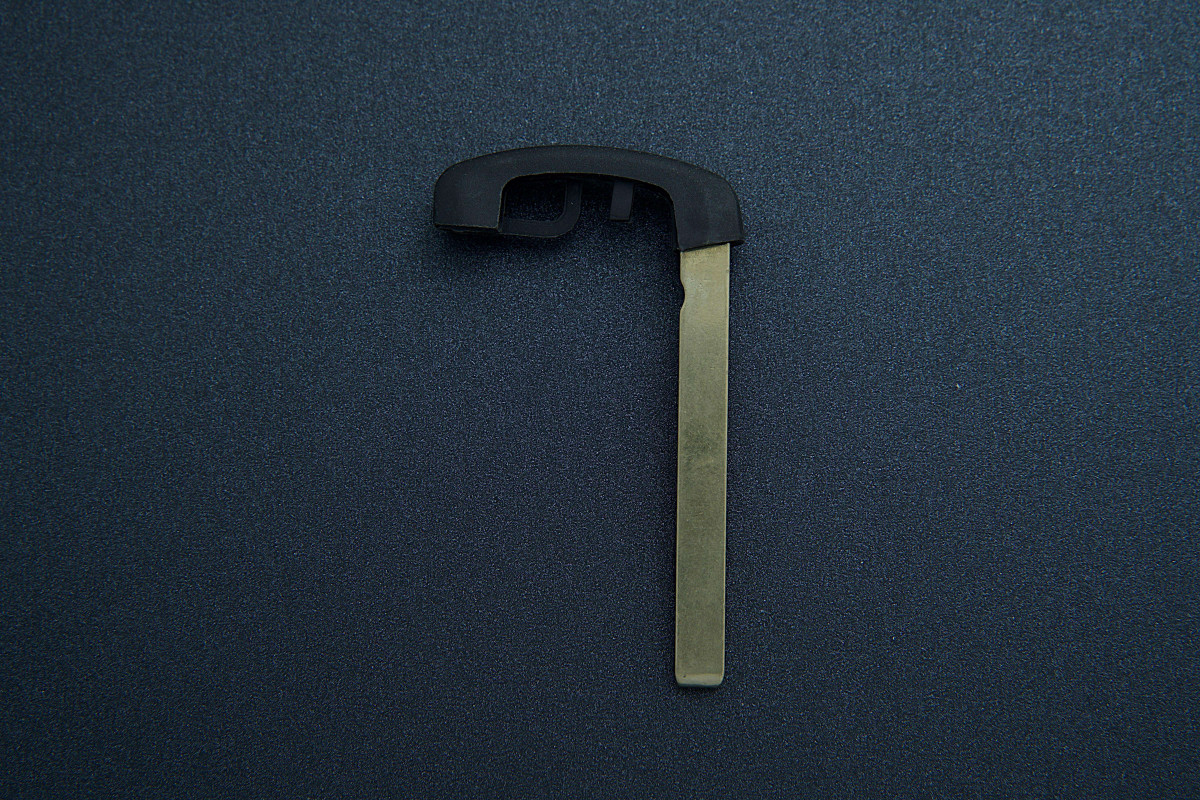 Лезо для автоключа Bmw HU100