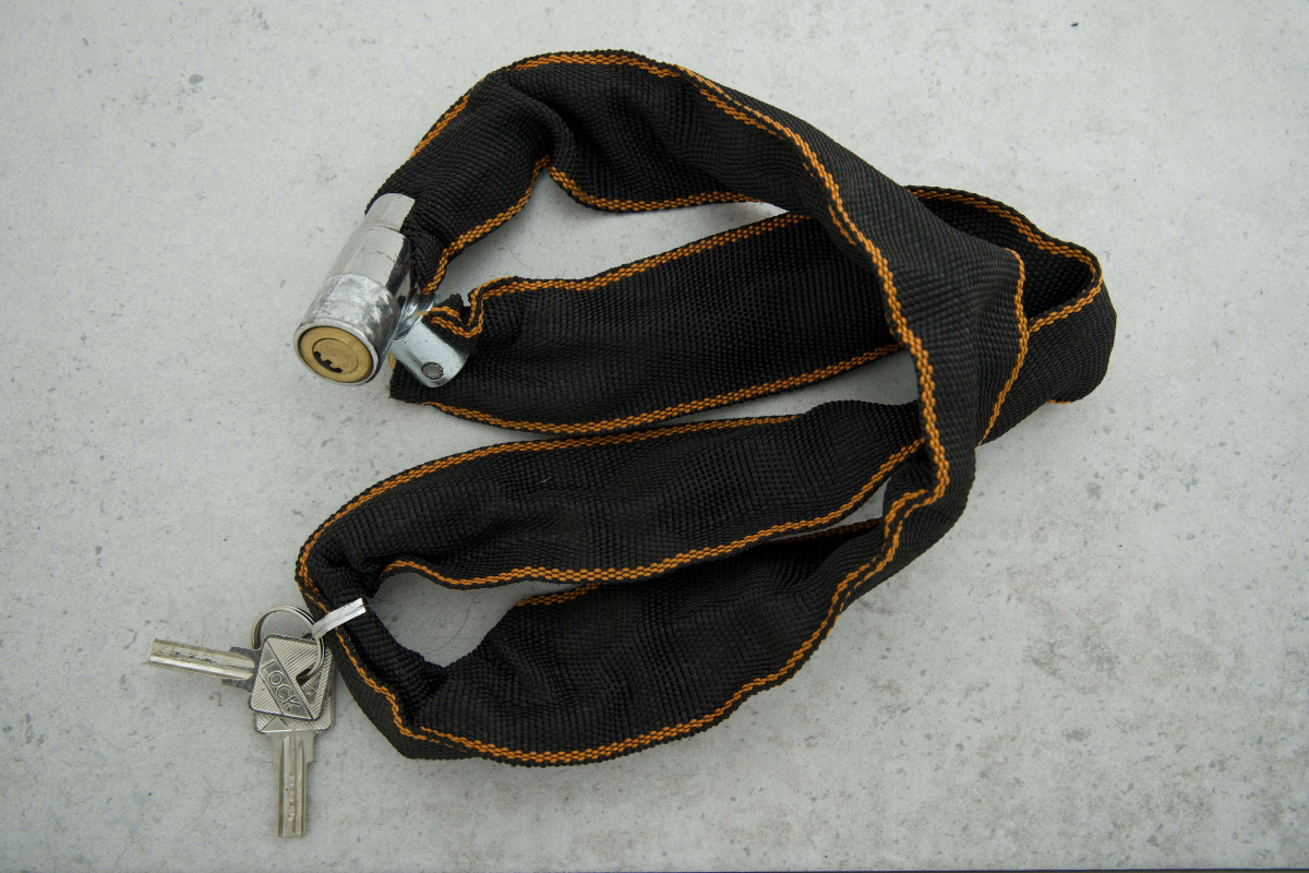 Замок вело трос AG чорний кожух, 2 ключі, 1м