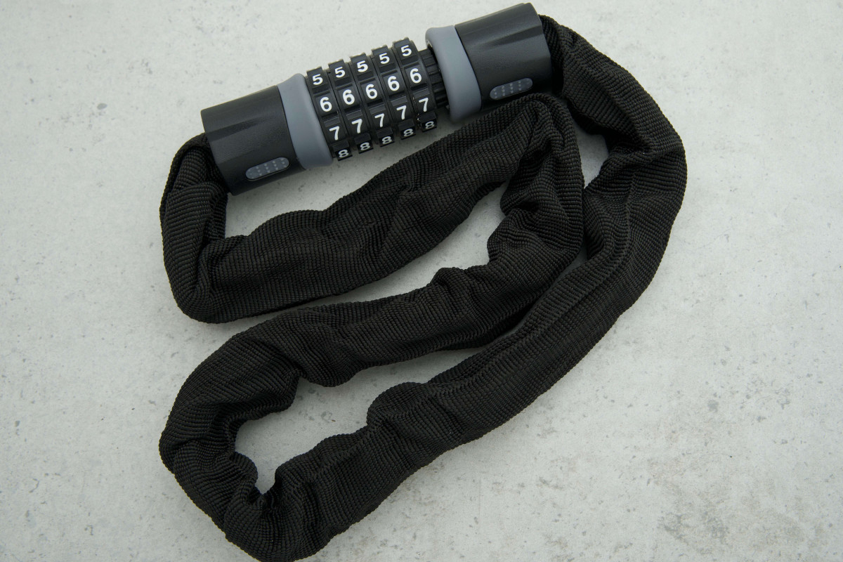 Замок вело трос AG Чорний кожух, кодовий, 1м