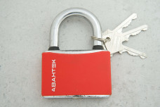 Замок навісний Авантек 70 мм червоний LXCP70