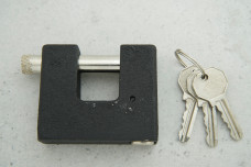 Замок навісний АРІКО ВС-3 (п-подібний, середній)