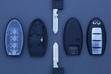 Корпус пульта Infiniti SMART NSN14 4 кнопки (Start)(Ліве кріплення батарейки)