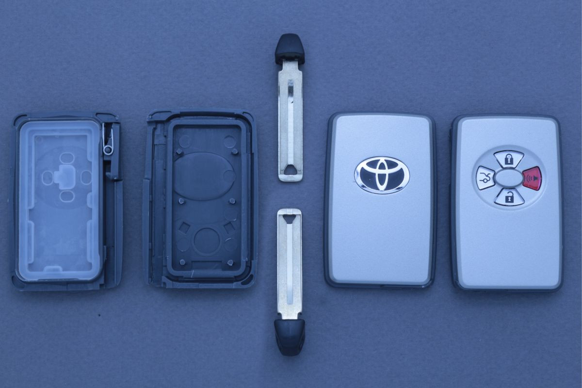 Корпус пульта Toyota SMART 3 кнопки + паніка TOY48