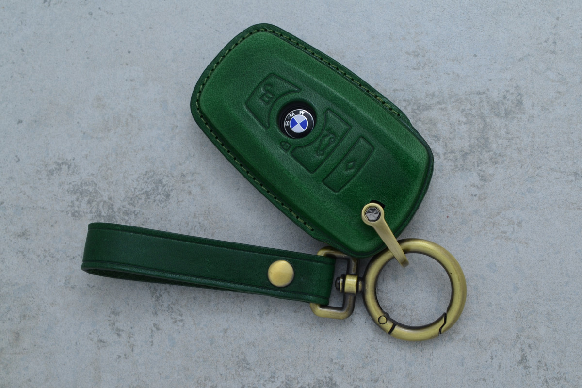 Чохол BMW зелений шкіра
