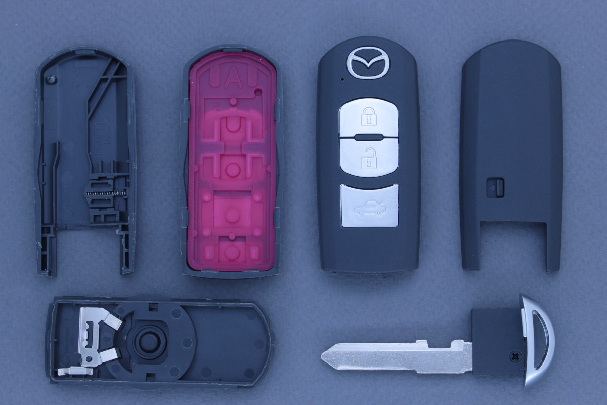 Mazda SMART MAZ24R 3 кнопки батарейка по центру