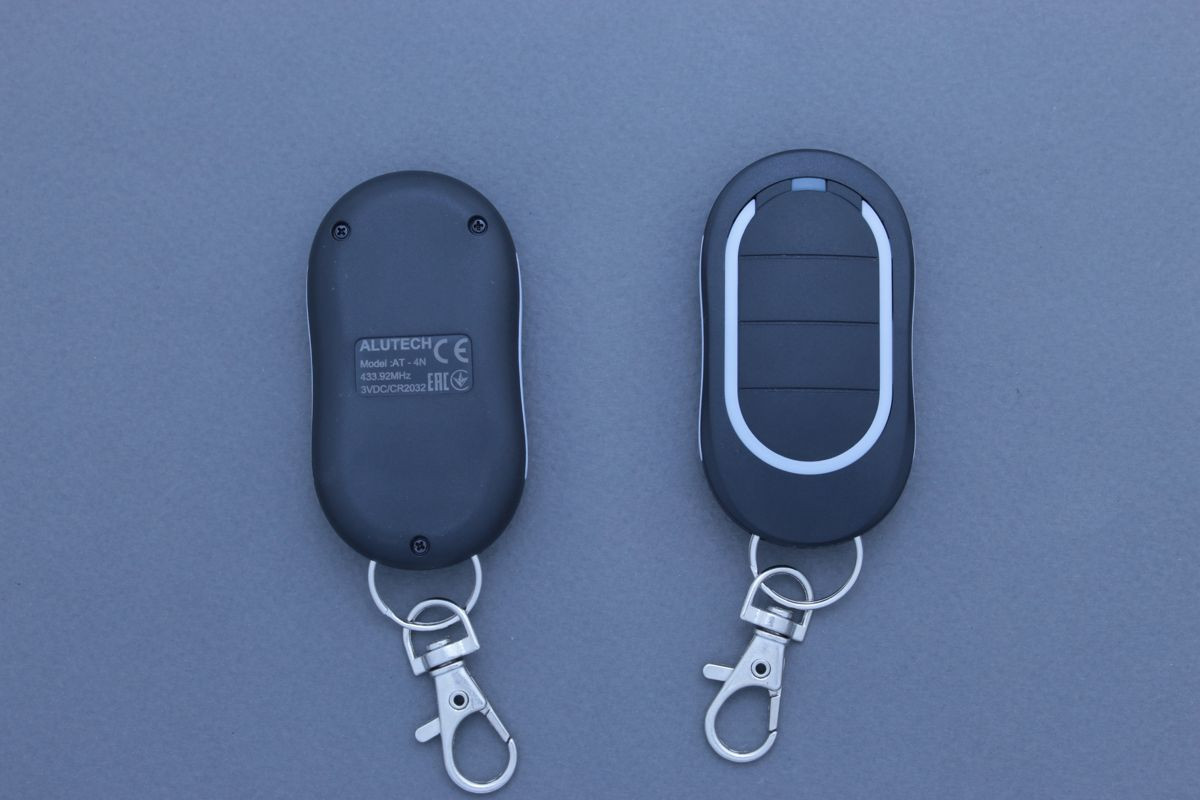 Пульт до воріт і шлагбаумів Alutech AT-4N 4-канальний