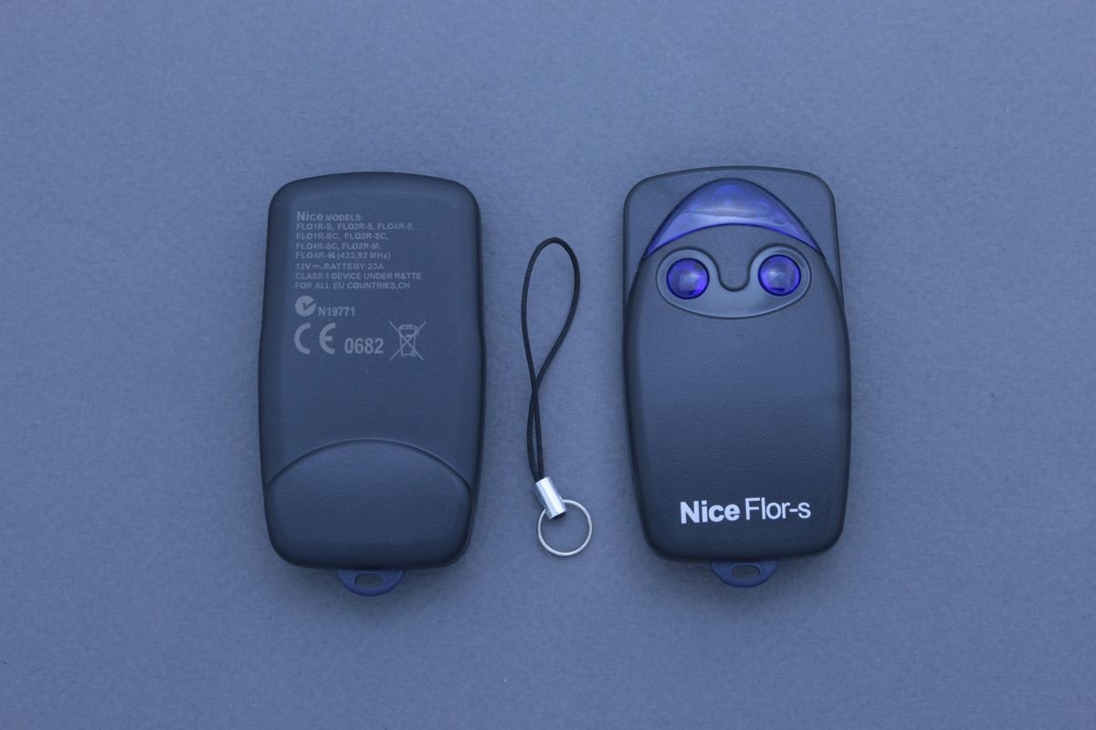 Пульт до шлагбаума та воріт NICE Flo2R-S 2CH 433MHz плаваючий код