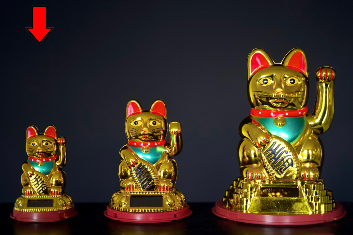 На удачу японский кіт Манекі Неко 10см золотий (на сонячній батареї)