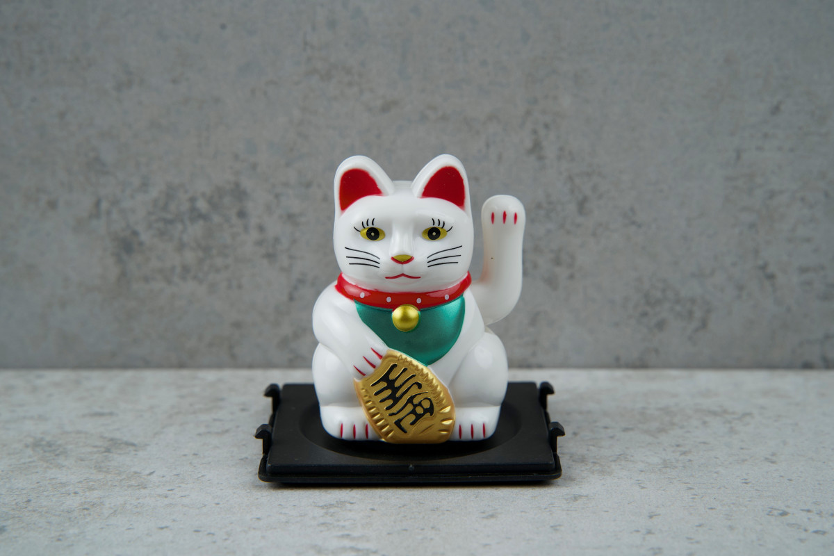На енергію японский кіт Манекі Неко 12,5см білий (на сонячній батареї)