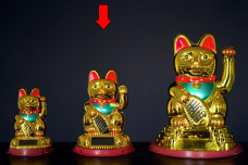 На удачу японский кіт Манекі Неко 12,5см золотий (на сонячній батареї)