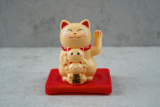 На щастя японский кіт Манекі Неко 6,5см бежевий (на сонячній батареї)