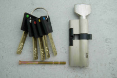 Циліндр SHERLOCK 80 30Т/50 НК ключ-вороток, посилений