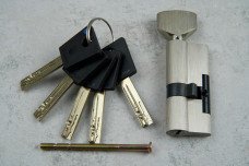 Циліндр SHERLOCK 70 40Т/30 НК ключ-ворот, посилений