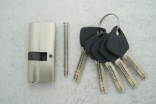 Циліндр KEDR M70 40/30(30/40) ключ-ключ універсальний