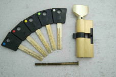 Циліндр SHERLOCK 70 30Т/40 НК ключ-вороток, посилений