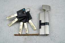 Циліндр SHERLOCK 70 35/35 НК ключ-ключ,посилений