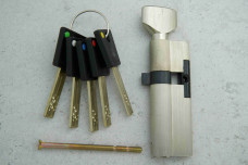 Циліндр SHERLOCK 90 30Т/60НК ключ-вороток, посилений