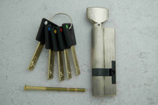 Циліндр SHERLOCK 90 60Т/30НК ключ-вороток, посилений