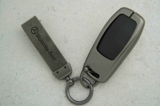 Чохол Mercedes сірий метал + шкіра універсальний