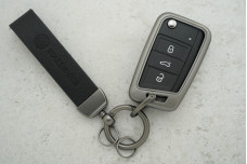 Чохол VW чорний шкіра + метал, універсальний