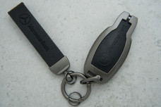 Чохол Mercedes чорна сірий шкіра + метал універсальний