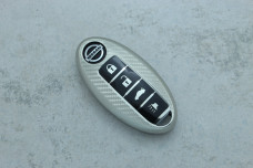 Чохол Nissan срібний карбон поліуретан