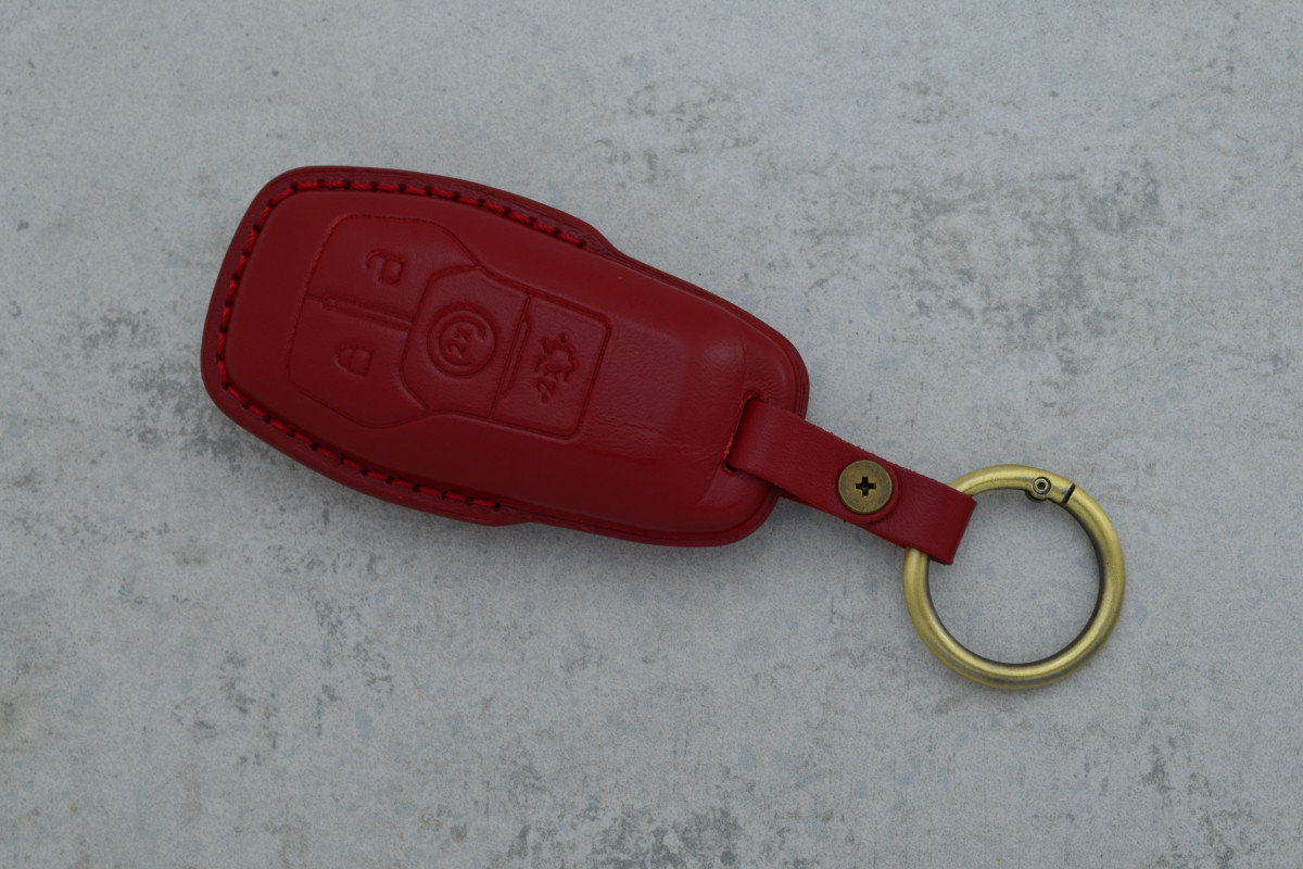 Чохол Ford червоний