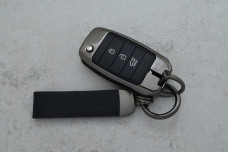 Чохол KIA чорний метал + шкіра, універсальний