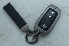 Чохол Toyota Crown чорний метал шкіра