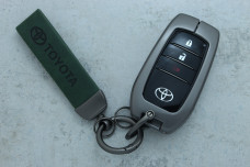 Чохол Toyota зелений метал шкіра