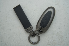 Чохол Nissan чорний сірий метал + шкіра, універсальний