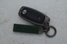 Чохол Nissan зелений метал шкіра