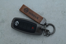 Чохол Nissan сірий коричневий метал шкіра універсальний