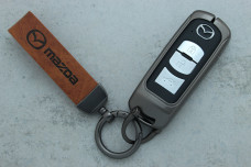 Чохол Mazda сірий коричневий метал шкіра