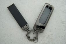 Чохол Mazda чорний сірий шкіра + метал, універсальний