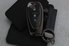 Чохол Chevrolet чорний метал шкіра універсальний