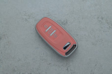 Чохол Audi рожевий поліуретан