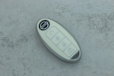 Чохол Nissan білий поліуретан