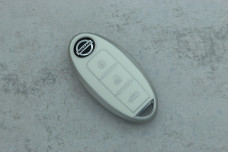 Чохол Nissan білий поліуретан